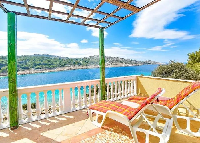 House Petra 度假居 Žirje